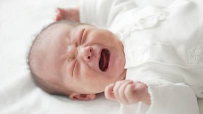 10 ways to comfort a crying baby and keep yourself calm