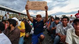 Mexican police halt migrant caravan on way to US