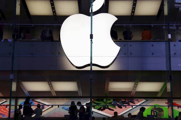 Apple and EU clash publicly  over €13bn Irish tax ruling