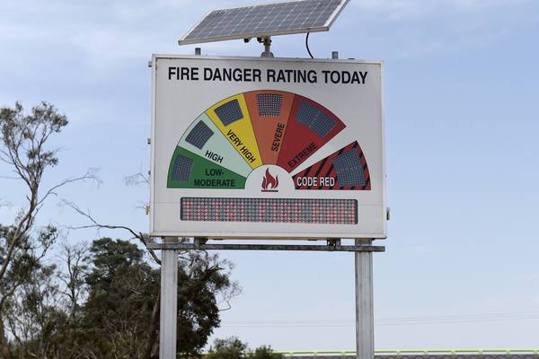 Australia’s heatwave triggers power outages as fires rage