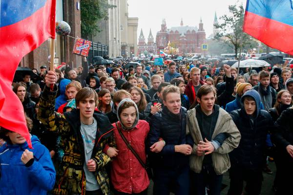 Russian police detain over a hundred activists in anti-Kremlin protests