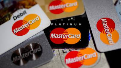 MasterCard  falls  after reporting profit that missed analysts’ estimates