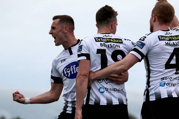 Dundalk hold off Waterford to stay top of Premier Division