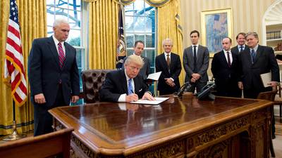 Donald Trump moves to pull US out of proposed TPP trade pact