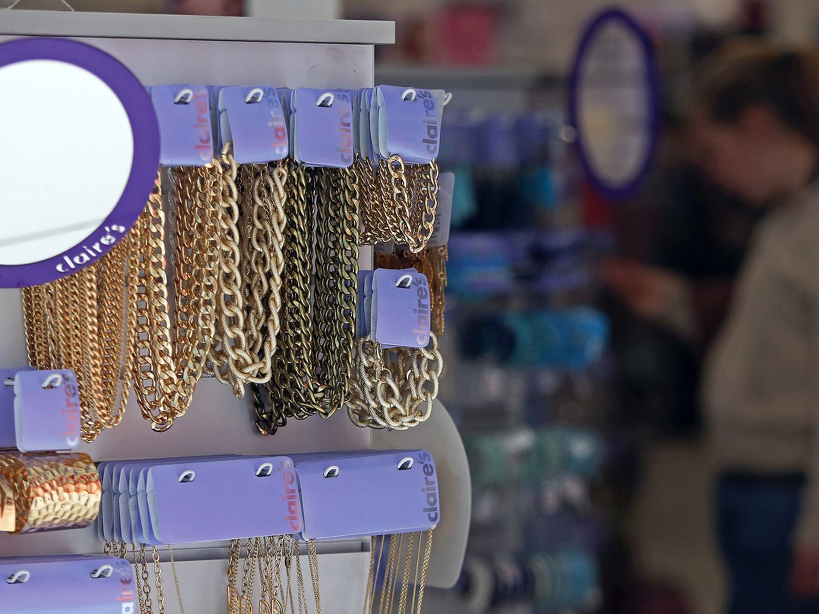 Vi ses opføre sig bleg Claire's, the fashion accessories chain, to file for Chapter 11 bankruptcy  in US – The Irish Times
