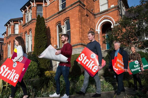Teachers not involved in strike may have to pass picket lines to be paid