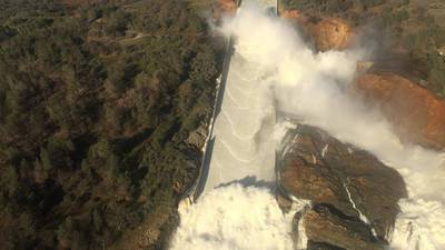 Almost 200,000 residents flee  California dam risk