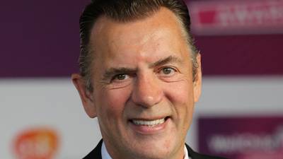 Bannatyne makes €136m final offer  to buy out   Anglo loans
