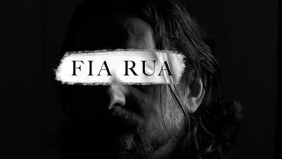 Fia Rua: Behind The Grey – Reflective and personal folk songs