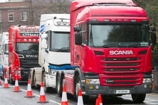 Hauliers threaten to block motorways and ports in further protest