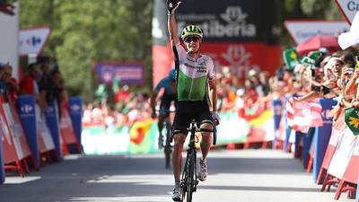 Simon Yates closes gap on La Vuelta leaders on stage four