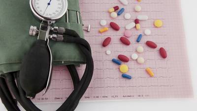 Cholesterol-lowering drugs may not have much benefit, review finds