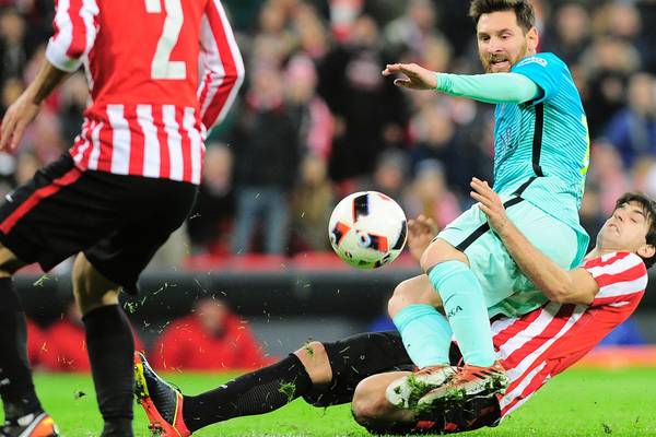 Nine-man Bilbao withstand Barca onslaught to take first leg lead