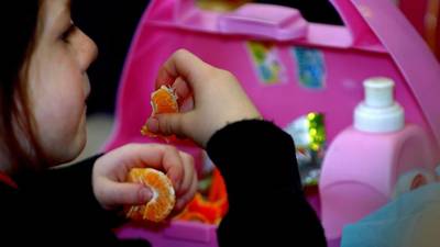 British schools urged to ban packed lunches