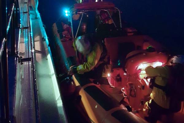 Eight rescued after Lough Derg cruiser runs aground