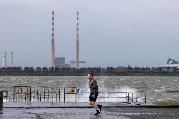 Storm Kathleen: Thousands of homes without power as storm moves across country
