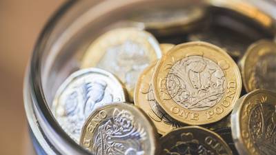 Sterling stagnates despite strong UK retail sales