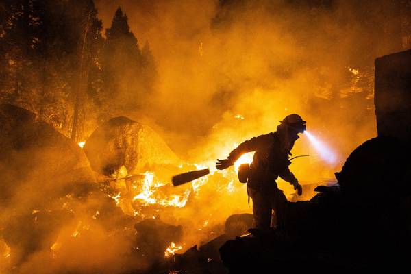 California wildfire: Thousands of firefighters try to stop blaze reaching Lake Tahoe