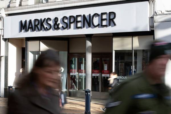 Marks and Spencer chief to step down