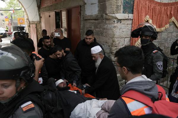 Clashes erupt again at Jerusalem holy site leaving 17 Palestinians wounded