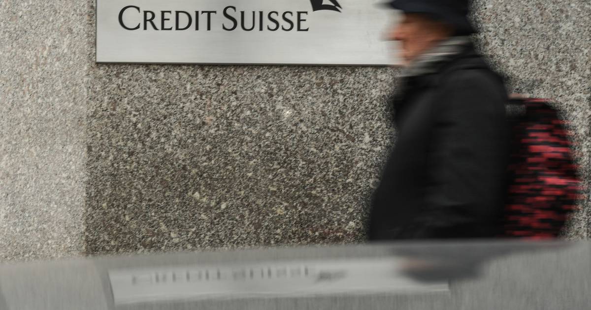 Credit Suisse shares sink, sparking rout in bank stocks