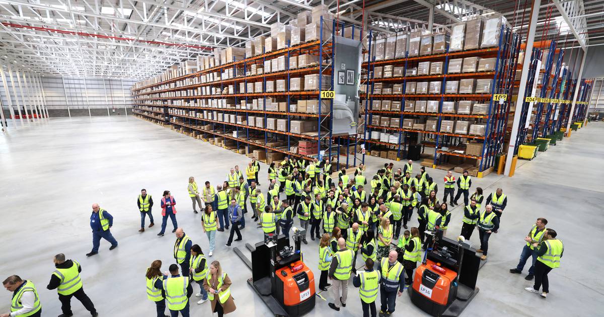 Connor Pope entre dans le nouvel entrepôt de livraison d'IKEA à Dublin – The Irish Times