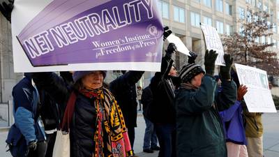 US regulator votes to scrap net neutrality rules
