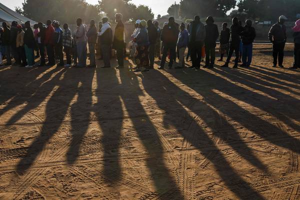 Zimbabwe vote veers between ‘smooth’ and ‘disorganised’