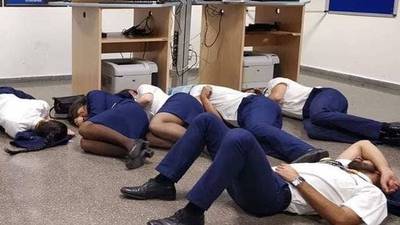Ryanair apologises to staff after claims of sleeping in crew room