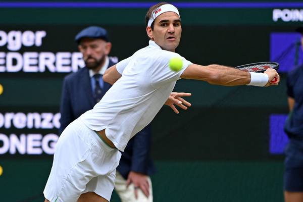 Roger Federer the oldest man to reach Wimbledon quarter-finals