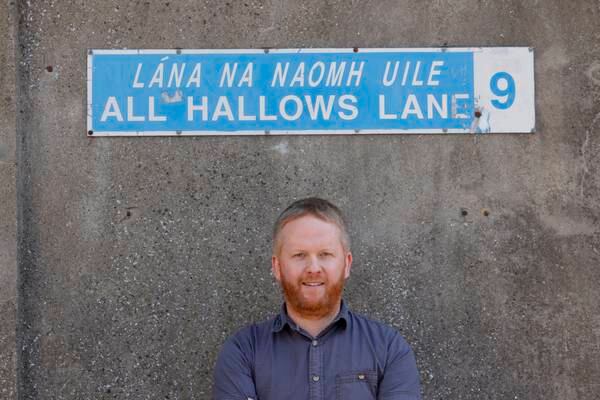 Why are there different versions of Irish place names on some Dublin street signs?