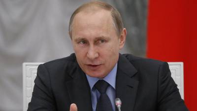 Putin breaks silence with call to Obama