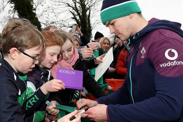 Johnny Sexton sits out open training session in Monaghan