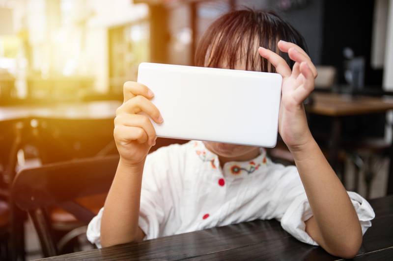 What’s the right age for my daughter to get a smartphone? I asked her older siblings