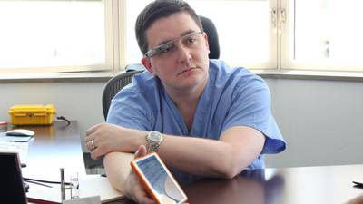 Google Glass app for documenting surgeries