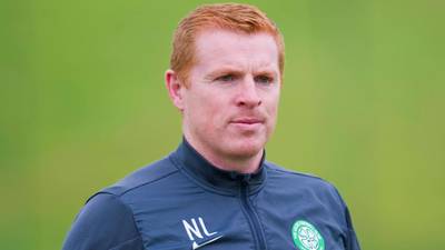 Lennon signs new Celtic contract