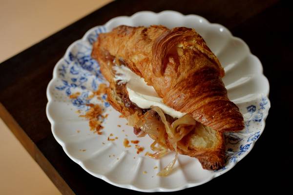 Sticky onion, fig and goat’s cheese croissant