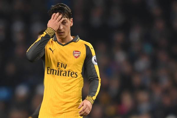 Arsène Wenger says Mesut Özil not exempt from dirty work