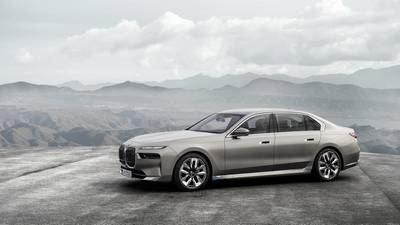 BMW’s new i7 luxury EV claims 600km range