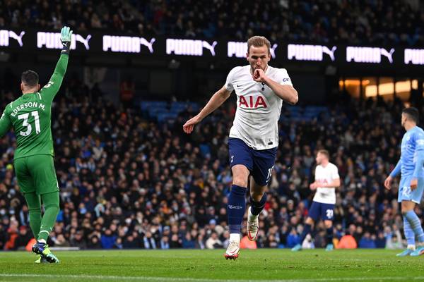 Tottenham open title race up with dramatic win at Manchester City