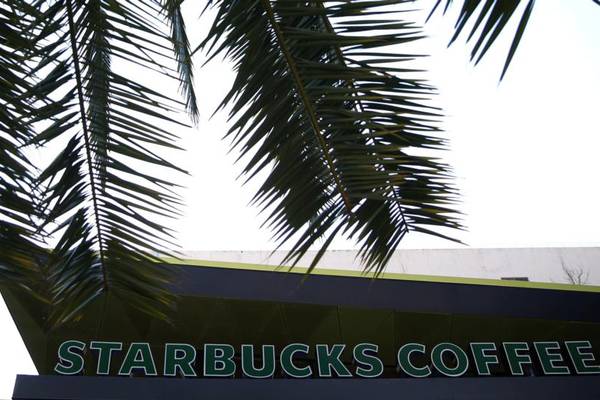 Starbucks CEO Schultz set to  hire 10,000 refugees after Trump ban
