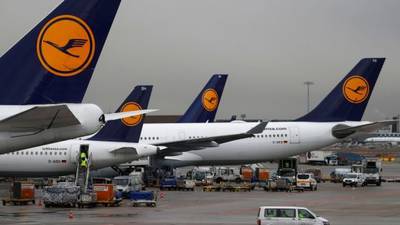 Lufthansa posts drop in earnings on rising fuel costs, price wars