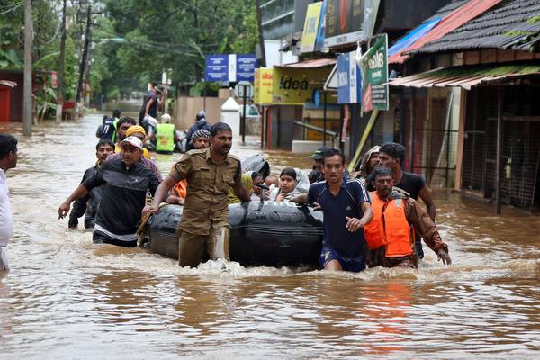 India floods leave over 350 dead and 800,000 displaced
