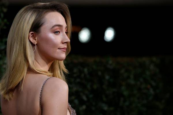 Golden Globes: Saoirse Ronan shines in shimmering, glittering gown on red carpet