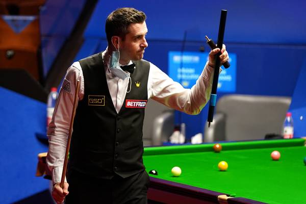 Mark Selby hammers Mark Williams with session to spare to make semi-finals
