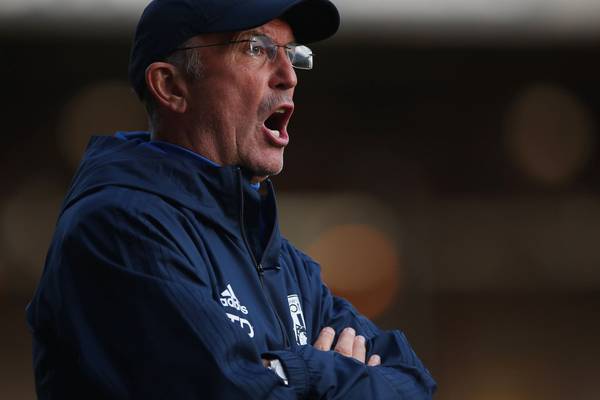 Tony Pulis signs new contract with West Brom