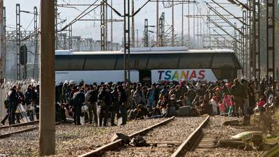 Warning of humanitarian crisis as Macedonia tightens border controls