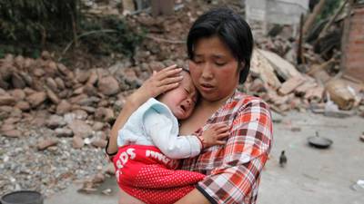Rescuers struggle to reach China earthquake survivors
