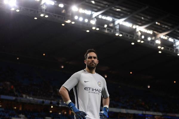 Pep Guardiola defends Claudio Bravo after another mistake