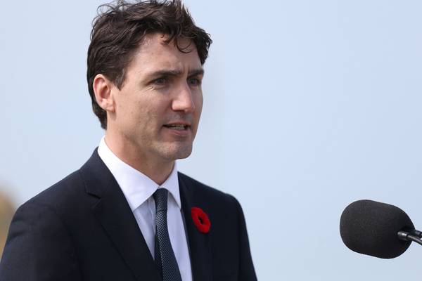 Enda Kenny delays leadership announcement to meet Justin Trudeau